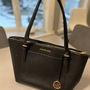 Michael Kors Ciara Black with gold zip look New